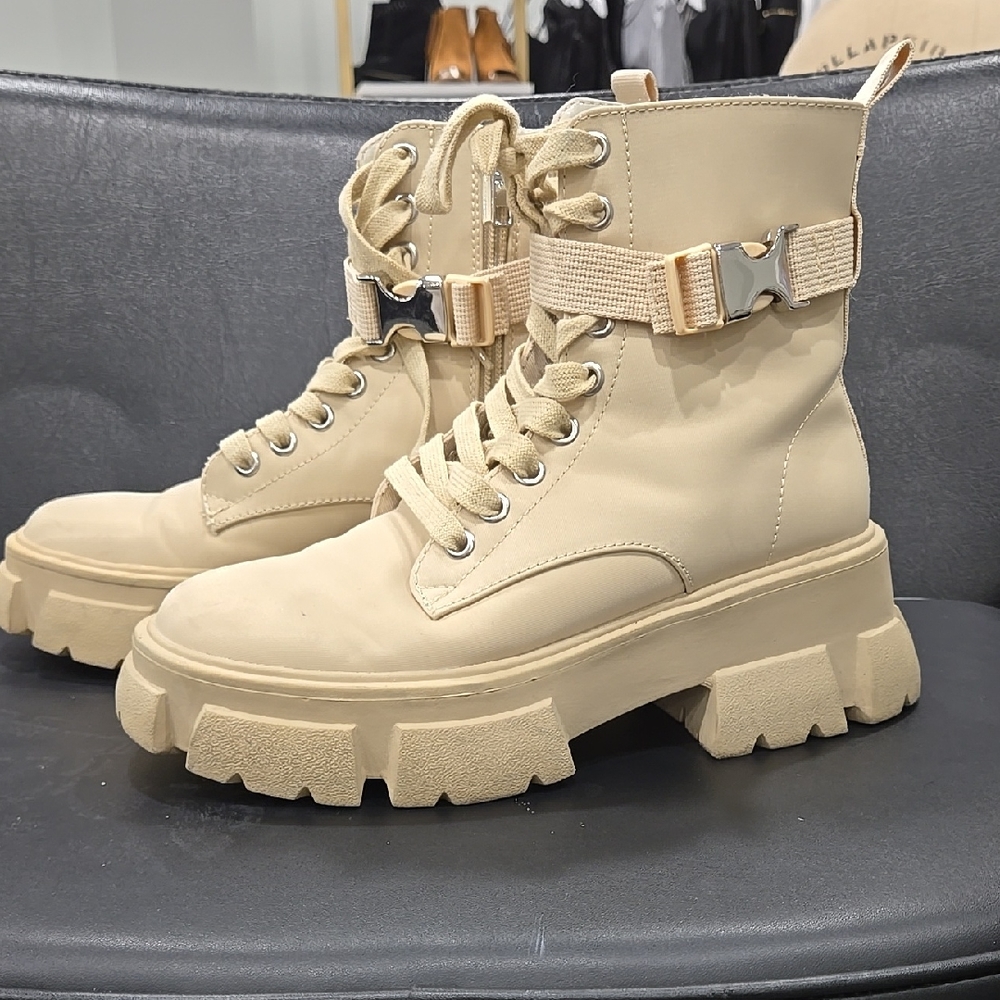 STEVE MADDEN Women's Beige Lace-Up Boots